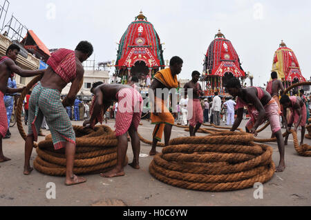 Puri, Odisha, Indien - 2. Juli 2011: Vorbereitung auf die Lord Jagannath Rath Yatra bei Puri, Odisha, Indien.  Die Jagannath Rath yat Stockfoto