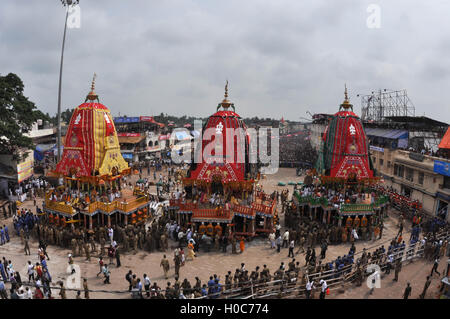 Puri, Odisha, Indien - 3. Juli 2011: Der Streitwagen von Lord Jagannath, Balbhadra und Subhadra vor Jagannath Bügel geparkt. Stockfoto