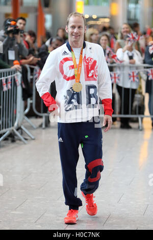 Großbritanniens Sascha Kindred am Flughafen Heathrow, London. PRESSEVERBAND Foto. Bild Datum: Dienstag, 20. September 2016. Die Paralympics GB Squad kommen zurück in das Vereinigte Königreich nach dem sammeln 147 Medaillen, zweite in 2016 Rio Paralympics Medaillenspiegel, übertrifft ihre insgesamt 120 von London 2012 zu beenden. PRESSEVERBAND Foto. Bildnachweis sollte lauten: Steve Parsons/PA Wire Stockfoto