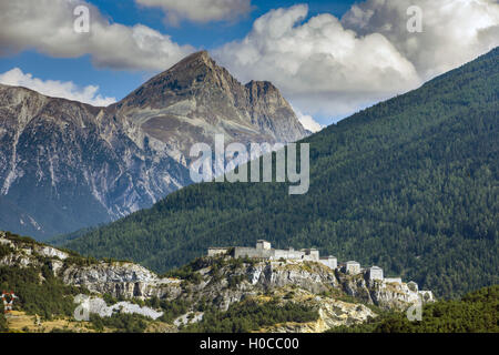 Victor-Emmanuel Fort auf einem Felsgrat über Modane, Frankreich Stockfoto