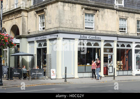 John Gordons Bar in Montpellier Arcade, Cheltenham Stockfoto