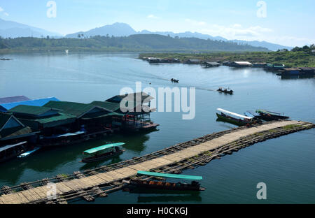 Die schwimmenden Gemeinschaften zu Sangklaburi, Thailand, an der Grenze zu Myanmar, Heimat des Mon-Volkes Stockfoto