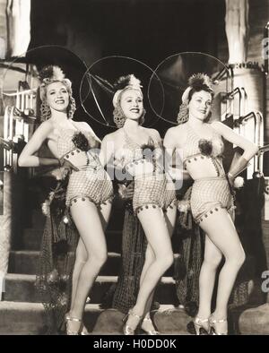 Drei Tänzerinnen in Fischnetz Kostüme Stockfoto