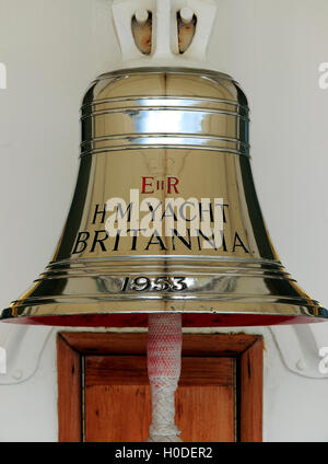 Schiffsglocke, HMY Britannia Royal Yacht Britannia, festgemacht am Ocean Terminal, Leith, Edinburgh, Scotland, UK Stockfoto