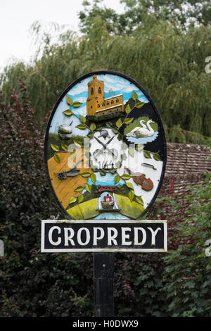 Cropredy Ortsschild. Oxfordshire, England Stockfoto