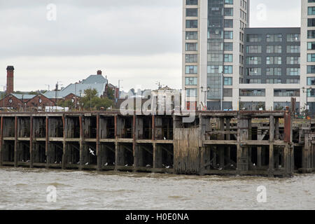 alte hölzerne Fürsten Steg auf Prinzen dock-Liverpool Merseyside UK Stockfoto