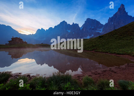 Zuflucht auf Rolle-Pass, Passo Rolle, Primiero-Tal, Trentino, Italien Stockfoto