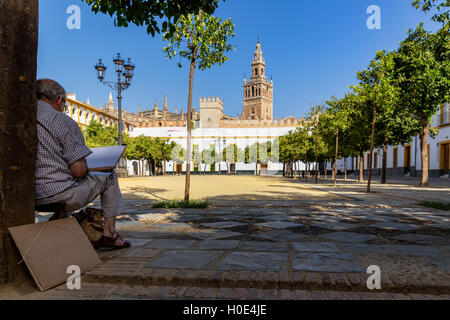 Älterer Mann malen Plaza del Patio de Banderas, Sevilla, Sevilla Provinz, Andalusien, Spanien Stockfoto