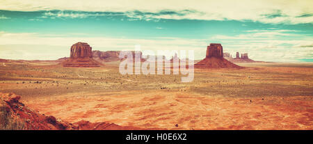 Alte Film Retro stilisierte Panorama-Bild von Monument Valley, USA. Stockfoto