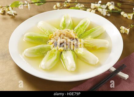 Jakobsmuscheln weiße Ginkgo Tianjin mit Kohl auf weißen Teller im restaurant Stockfoto
