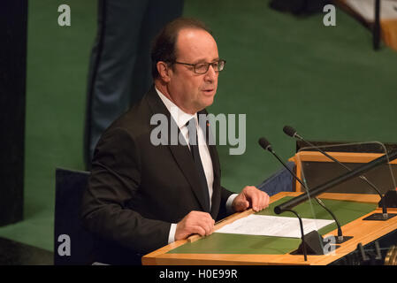 New Y Ork, Vereinigte Staaten. 20. Sep, 2016. Der französische Präsident Francois Hollande liefert seine Bemerkungen am ersten Tag der Generaldebatte der UN-Generalversammlung, IN der Regel Montagehalle im UN-Hauptquartier in New York. Bildnachweis: Albin Lohr-Jones/Pacific Press/Alamy Live-Nachrichten Stockfoto