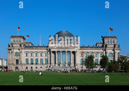 Berliner Reichstag-Platz der Republik Stockfoto