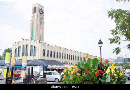 Atwater Market Tower befindet sich öffentliche Farmers Market in der Nähe von Lachine Canal, Montreal, Kanada Stockfoto