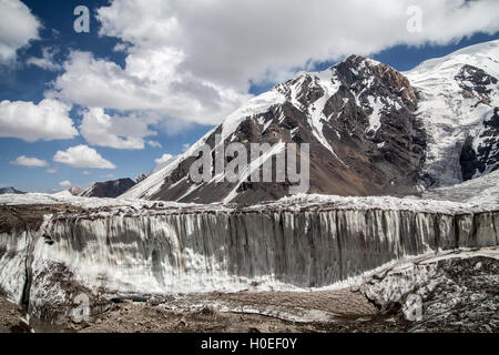 Große Gletscher in der Nähe der Peak Lenin im Pamir-region Stockfoto