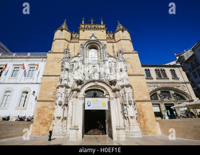 Kloster von Santa Cruz, gegründet im Jahr 1131 in Coimbra, Portugal. Diese Kirche ist die Grabstätte der ersten beiden Könige von Portugal Stockfoto