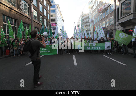 Belgien. 20. Sep, 2016. Demonstranten marschierten im Europaviertel in Brüssel Credit: Arie Asona/Pacific Press/Alamy Live News Stockfoto