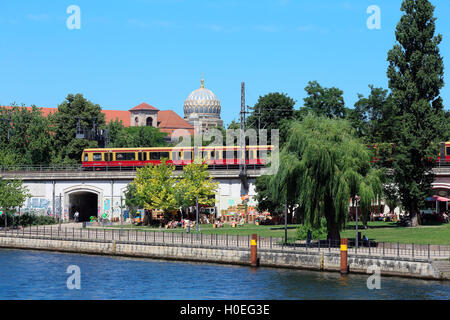 Berlin-Spree-James-Simon-Park Stockfoto