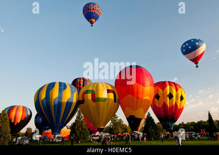 Heißluftballons starten in Ann Morrison Park in den "Geist von Boise Balloon Classic" im September 2016 Stockfoto