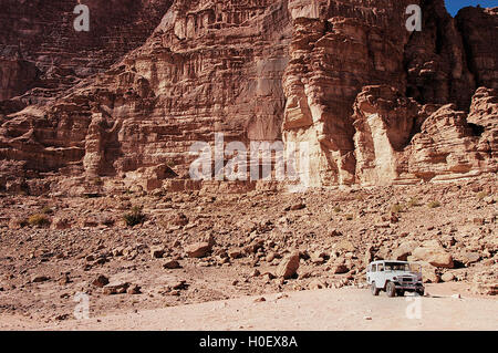 4 x 4 Geländewagen in die Wüste Wadi Rum, Jordanien Stockfoto