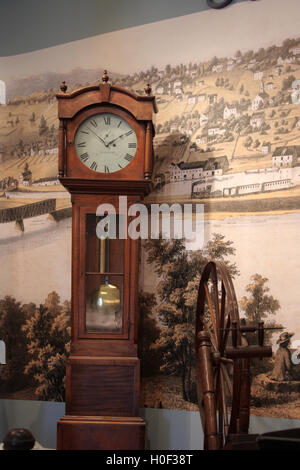 Alte Pendeluhr ausgestellt im Geschichtsmuseum in Lynchburg, Virginia, USA Stockfoto