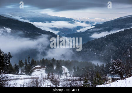 Ackerland im Himalaya, Schnee gebunden Haa Tal, Bhutan Stockfoto