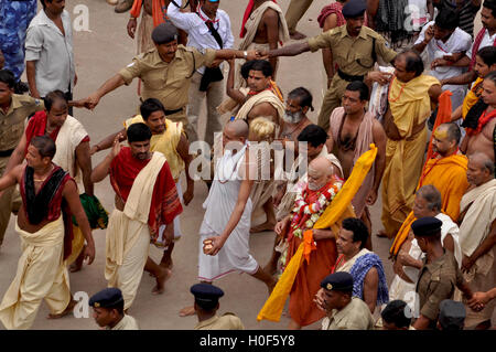 Puri, Odisha, Indien - 3. Juli 2011: Jagadguru Shankaracharya teilnehmen, bei der feierlichen Anlass von Lord Jagannath Yatra bei Puri, Odisha, Indien. Stockfoto