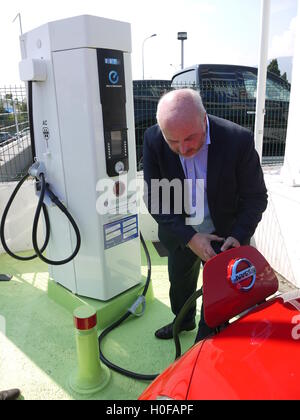 Schnell-Ladestation für Elektroautos in Bastia (Korsika) Stockfoto