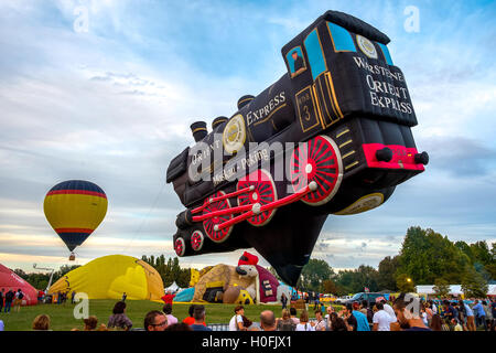 Formen Heißluft Ballon Orient Express Sonderzug Ferrara Ballons Stockfoto