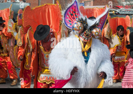 Parade für Virgen de Urkupiña in Uyuni, Bolivien Stockfoto