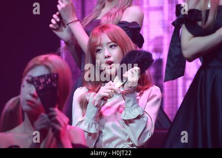 Seoul, Korea. 20. Sep, 2016. Ji-Eun Song hält ihr zweites Solo Mini Album Bobby Doll in Seoul, Korea am 20. September 2016 Schaufenster. (China und Korea Rechte heraus) © TopPhoto/Alamy Live-Nachrichten Stockfoto