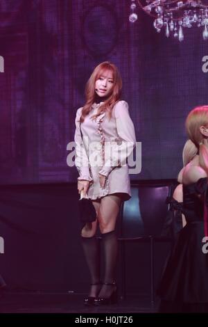 Seoul, Korea. 20. Sep, 2016. Ji-Eun Song hält ihr zweites Solo Mini Album Bobby Doll in Seoul, Korea am 20. September 2016 Schaufenster. (China und Korea Rechte heraus) © TopPhoto/Alamy Live-Nachrichten Stockfoto