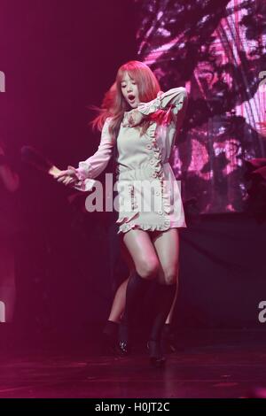 Seoul, Korea. 20. Sep, 2016. Ji-Eun Song hält ihr zweites Solo Mini Album Bobby Doll in Seoul, Korea am 20. September 2016 Schaufenster. (China und Korea Rechte heraus) © TopPhoto/Alamy Live-Nachrichten Stockfoto