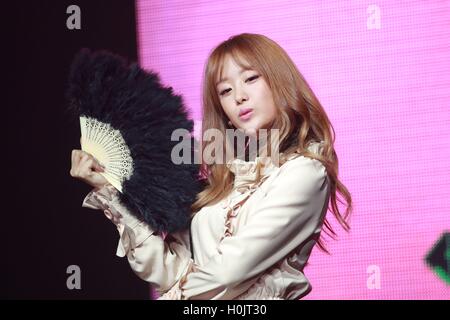 Seoul, Korea. 20. Sep, 2016. Ji-Eun Song hält ihr zweites Solo Mini Album Bobby Doll in Seoul, Korea am 20. September 2016 Schaufenster. (China und Korea Rechte heraus) © TopPhoto/Alamy Live-Nachrichten Stockfoto