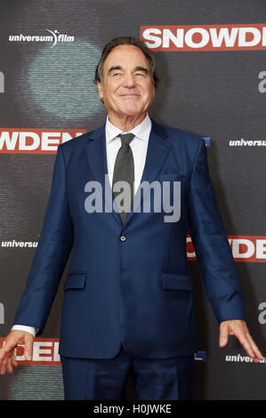 München, Deutschland. 19. Sep, 2016. Oliver Stone Teilnahme an der "Snowden" Europa-Premiere im Mathaeser Filmpalast am 19. September 2016 in München. | Verwendung Weltweit © Dpa/Alamy Live-Nachrichten Stockfoto