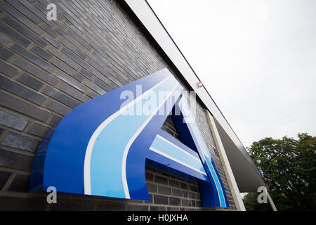 Gladbeck, Deutschland. 20. Sep, 2016. Eine moderne Aldi Nord speichern in Gladbeck, Deutschland, 20. September 2016. Rabatt-Supermarkt-Kette präsentiert Aldi Aldi Nord (lit.) Aldi Nord) Supermarkt der Zukunft als Blaupause für zukünftige Geschäfte. Foto: Rolf Vennenbernd/Dpa/Alamy Live News Stockfoto