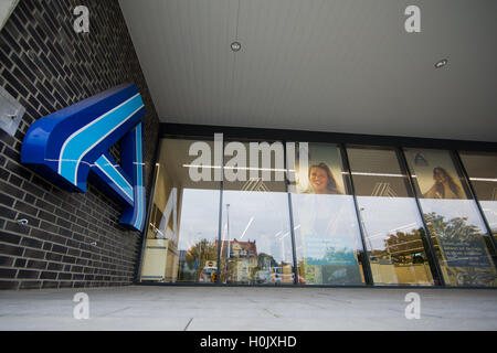 Gladbeck, Deutschland. 20. Sep, 2016. Eine moderne Aldi Nord speichern in Gladbeck, Deutschland, 20. September 2016. Rabatt-Supermarkt-Kette präsentiert Aldi Aldi Nord (lit.) Aldi Nord) Supermarkt der Zukunft als Blaupause für zukünftige Geschäfte. Foto: Rolf Vennenbernd/Dpa/Alamy Live News Stockfoto