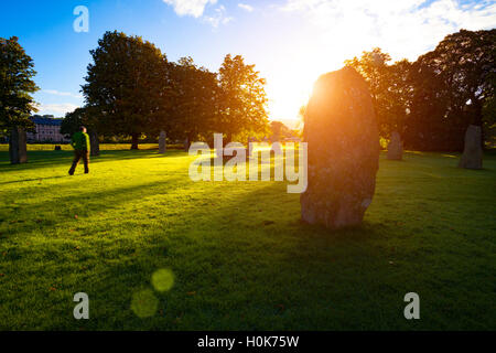 Sonnenaufgang am Morgen der Herbst Sonnenwende über Llanrwst Gorsedd Kreis in dem malerischen Dorf Romanum befindet sich in der Conway-Tal, Wales, UK Stockfoto