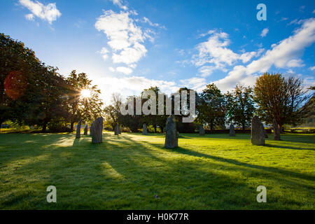 Sonnenaufgang am Morgen des Herbst-Sonnenwende auf das malerische Dorf Llanwrst befindet sich in der Conway-Tal, Wales, UK Stockfoto