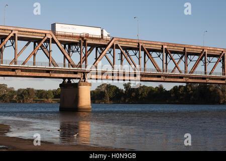 Grafton-Brücke ist eine Klappbrücke, die den Clarence in Grafton in New South Wales, Australien River. Stockfoto