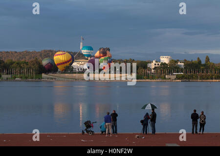 Heißluftballon-Festival, die ausgehend von den Ufern des Lake Burley Griffin Canberra Australien Stockfoto