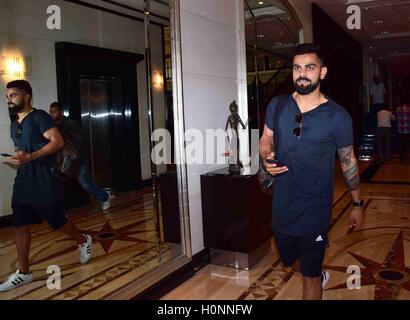 Indische Cricket captain Virat Kohli Auswahl der indischen Mannschaft kommenden Indien gegen Neuseeland Paytm Testreihen in Mumbai, Indien Stockfoto