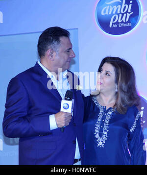 Bollywood-Schauspieler Boman Irani und Filmemacher Farah Khan während einer Werbeveranstaltung von Ambi Pur, in Mumbai, Indien Stockfoto