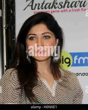 Bollywood-Sänger Kanika Kapoor während der Einführung des musikalischen Spiel Antakshri auf 92,7 BIG FM in Mumbai, Indien Stockfoto