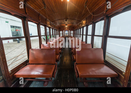 Innenansicht mit Straßenbahn, Tramway Museum, das Museu do Carro Electrico da Cidade Porto, Porto, Portugal Stockfoto