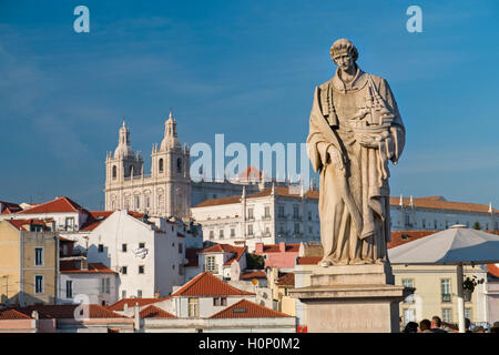 Statue von St. Vincent und Sao Vicente de Fora Kirche Alfama Lissabon Portugal Stockfoto