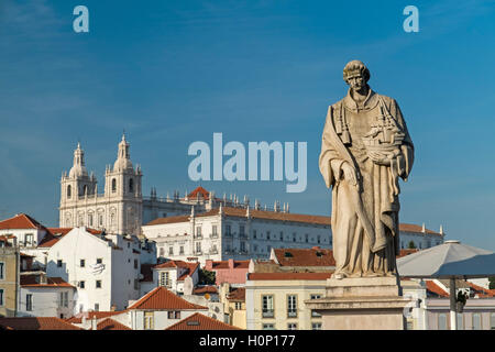 Statue von St. Vincent und Sao Vicente de Fora Kirche Alfama Lissabon Portugal Stockfoto