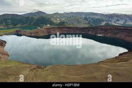 See in der Caldera-Vulkan Ksudach. Süd-Kamtschatka-Naturpark. Stockfoto