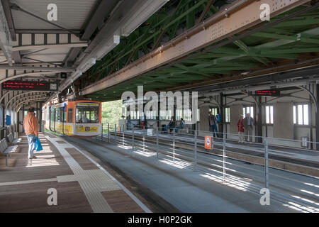 Deutschland, Nordrhein-Westfalen, Wuppertal, betrieblich Werther Brücke der Wuppertaler Schwebebahn Stockfoto