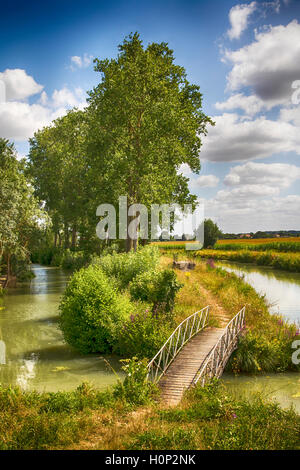 Wanderweg entlang der Fluss Sevre, in der Nähe von Coulon, Zentral Frankreich Stockfoto