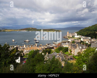 Blick über die Bucht auf der Insel Kerrera und Mull aus McCaigs Turm über Oban, Argyll und Bute Schottland Stockfoto